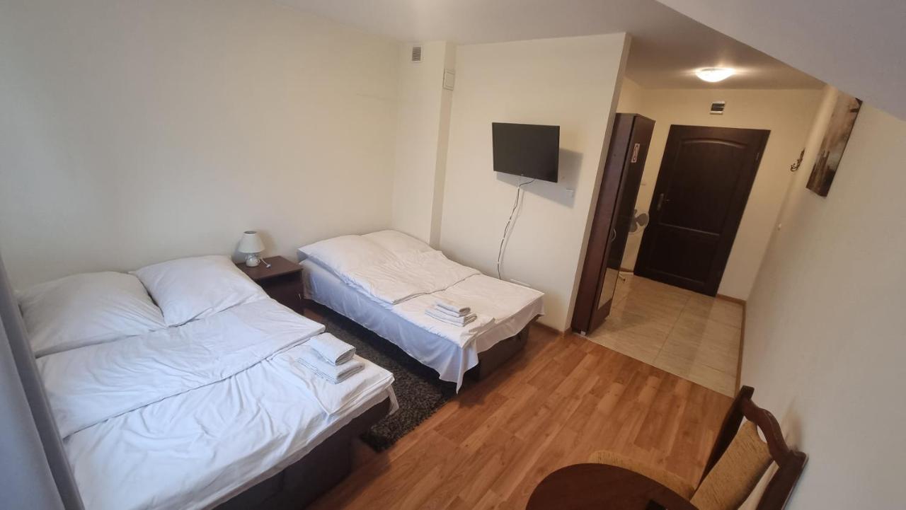 Hotel Monika Makow Mazowiecki Экстерьер фото